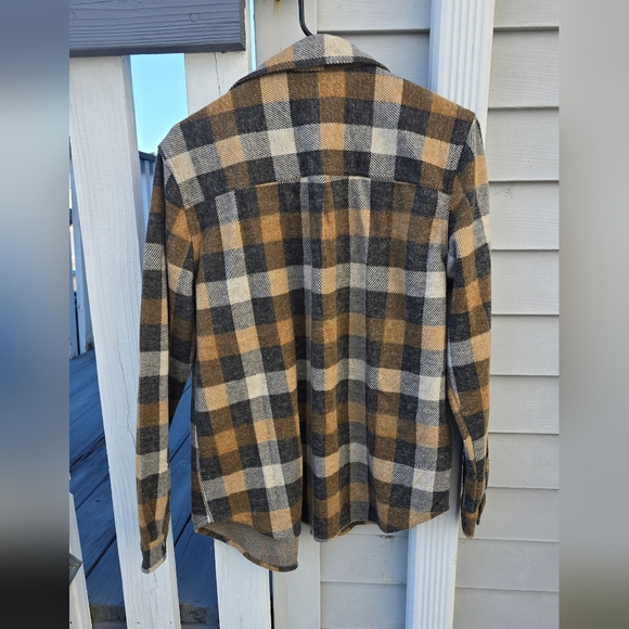 beach lunch lounge Button Down - Picture 6 of 8